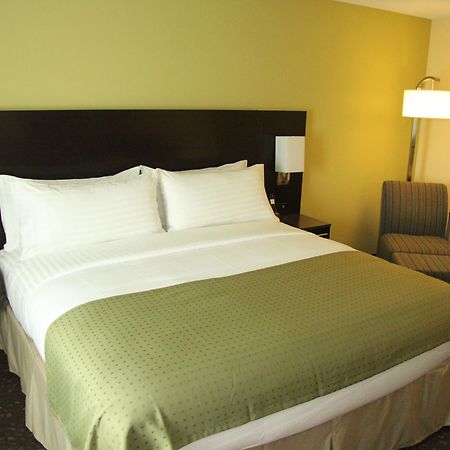 Holiday Inn Greensboro Coliseum, An Ihg Hotel Екстериор снимка