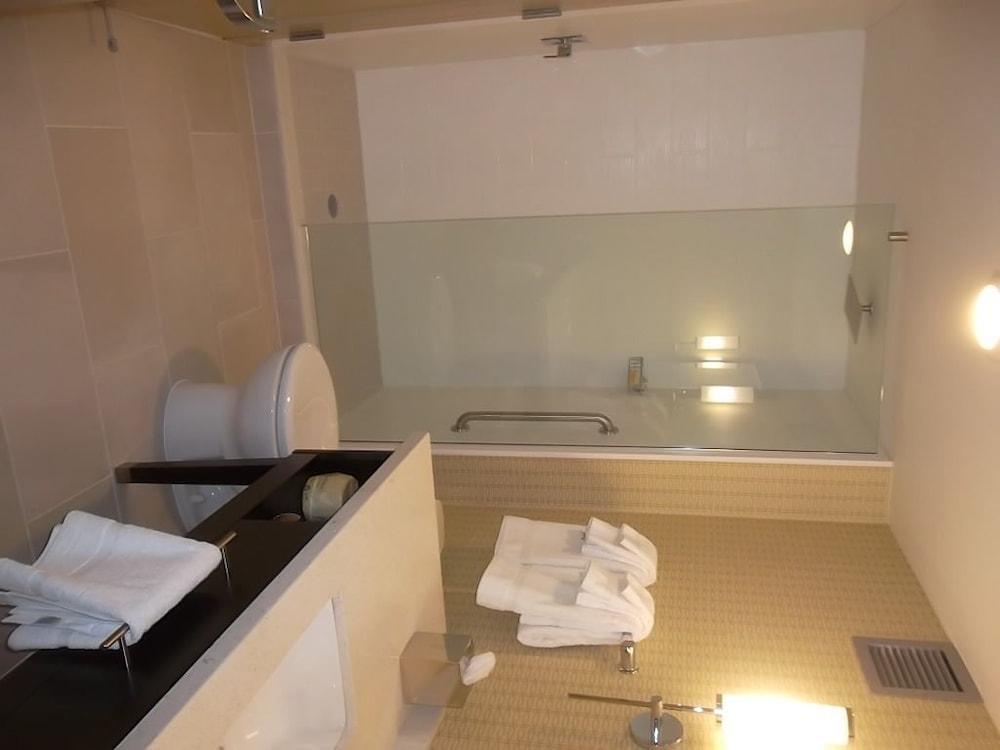 Holiday Inn Greensboro Coliseum By Ihg Екстериор снимка