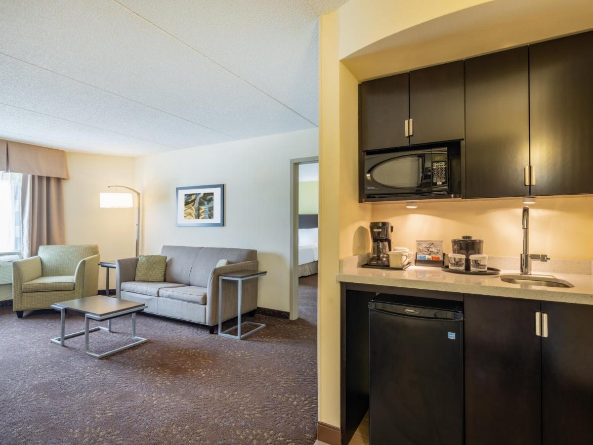 Holiday Inn Greensboro Coliseum, An Ihg Hotel Екстериор снимка