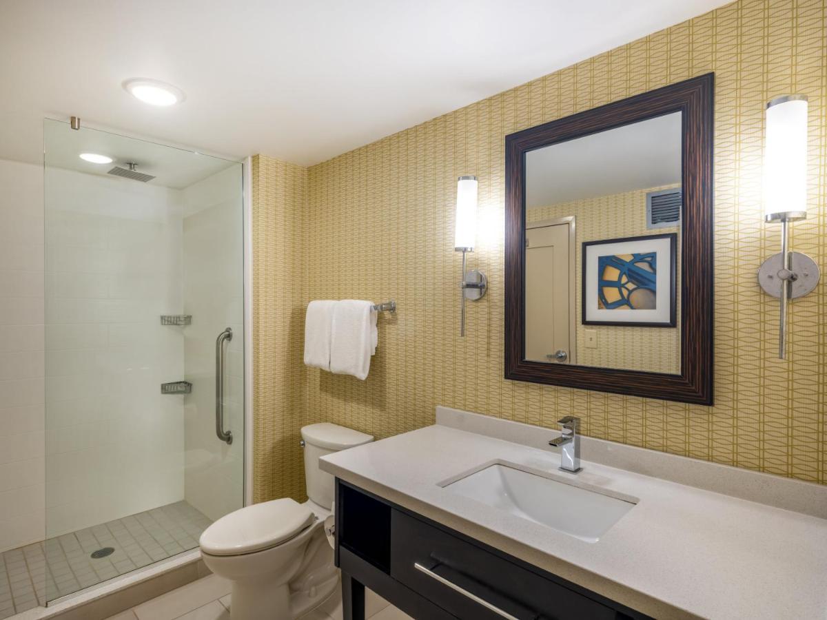 Holiday Inn Greensboro Coliseum By Ihg Екстериор снимка