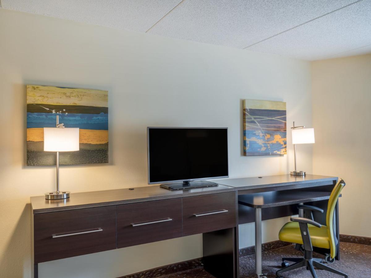 Holiday Inn Greensboro Coliseum By Ihg Екстериор снимка