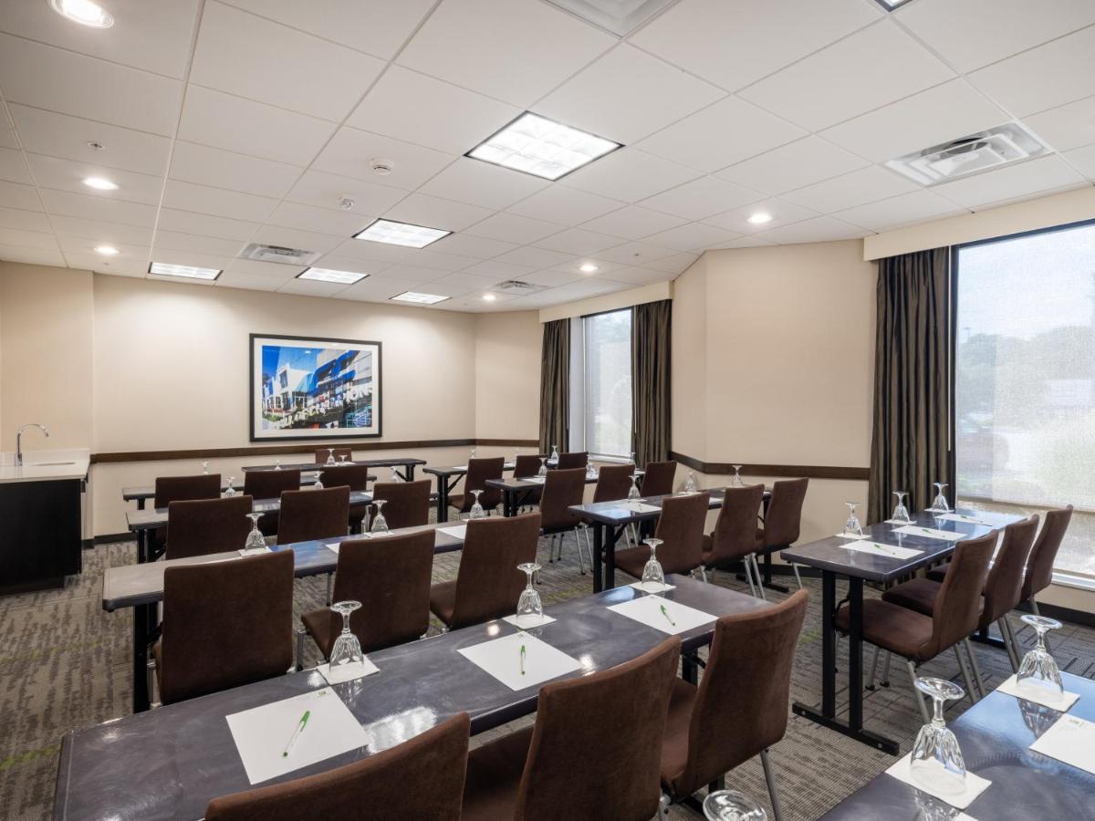 Holiday Inn Greensboro Coliseum By Ihg Екстериор снимка