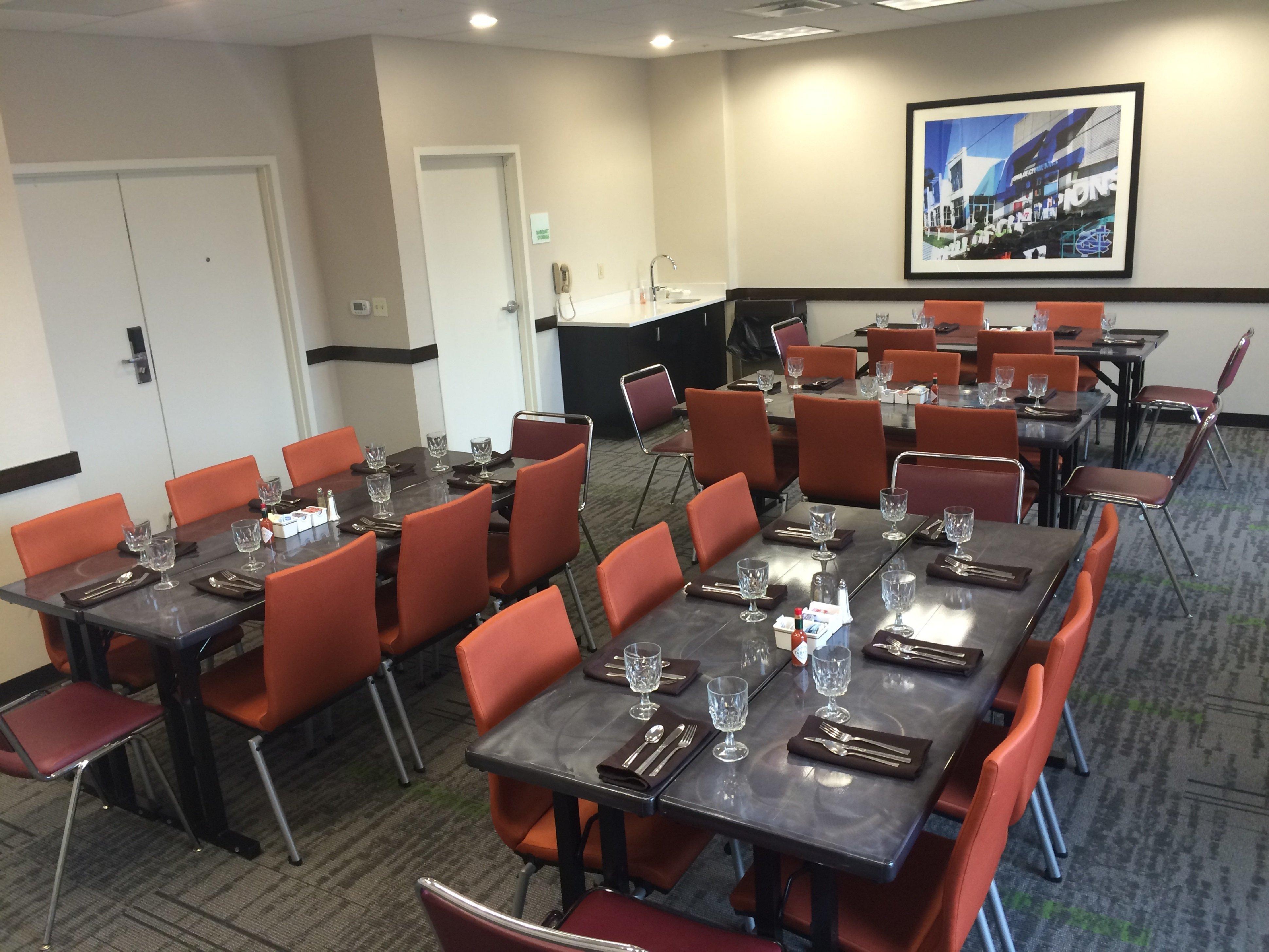 Holiday Inn Greensboro Coliseum By Ihg Екстериор снимка