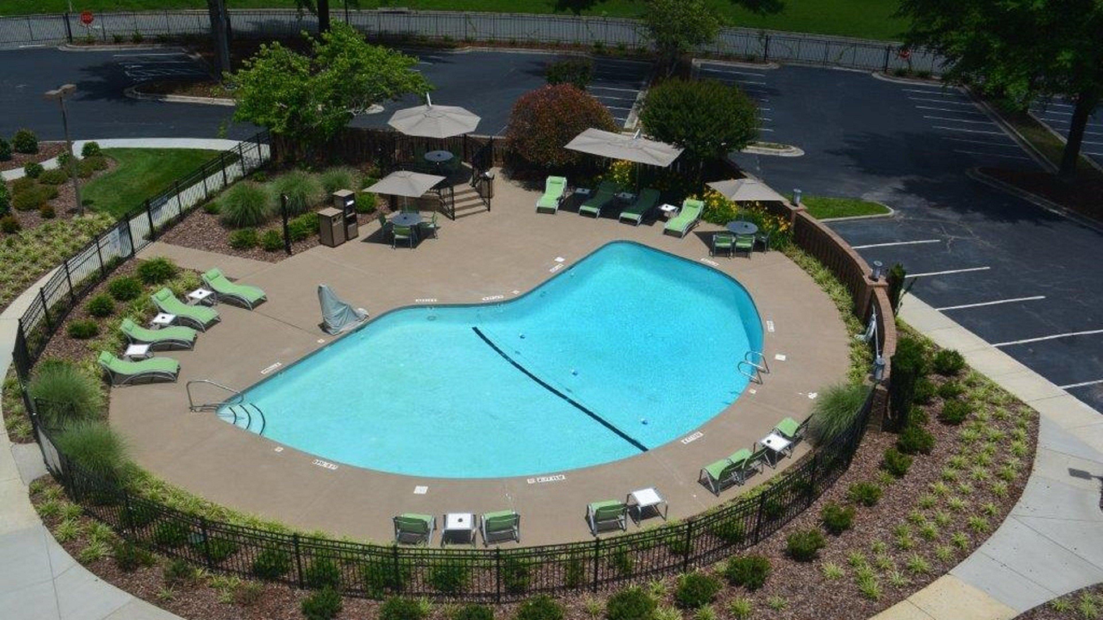 Holiday Inn Greensboro Coliseum By Ihg Екстериор снимка