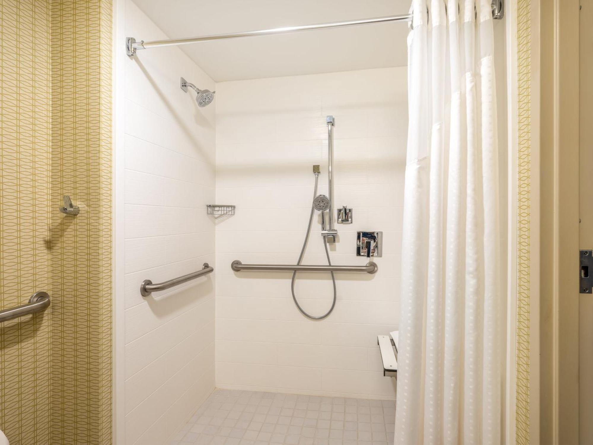 Holiday Inn Greensboro Coliseum By Ihg Екстериор снимка